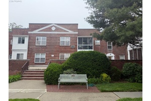 Welcome to this charming and spacious 2 bedroom, 2 bathroom unit located in a well maintained building.