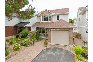 Welcome to this charming and meticulously cared for family home, ideally located on a quiet street in the highly desirable Chapel Hill South neighbourhood.