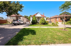 Charming Alderwood Bungalow !