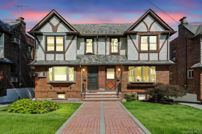 Welcome to 1245 Rhinelander Ave!