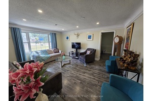Beautifully Renovated 4 Bedroom Bungalow On Massive 78 x 320 Ft Ravine Lot !