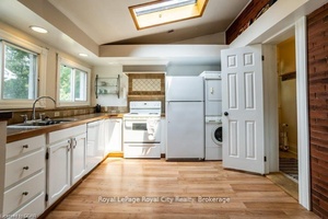 One bedroom apartment available October 1st !