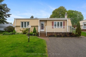Fantastic offering in the waterfront community of Wilmot Creek.
