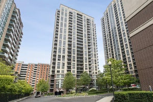 This spacious and bright one bedroom plus den with In suite laundry must be seen.
