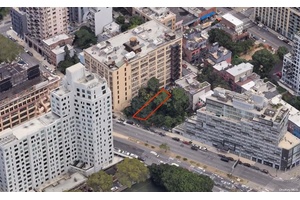 Welcome to this Flatbush Ave Extension, a prime property located in the heart of Brooklyn's vibrant Downtown area.
