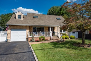 Just listed ! This gorgeous mint condition Cape is truly move in ready and offers everything you ve been dreaming of.