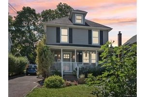 Welcome to this beautifully updated 2 bedroom, 1.