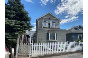Welcome to 181C Edgewater Park this exquisite home is nestled in the enchanting Edgewater Park Community built in 2008 this immaculate property offers a blend of luxury and convenience.
