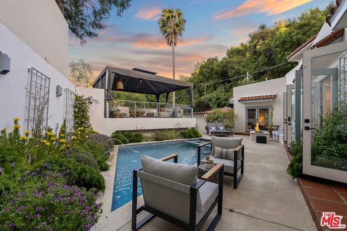 Back yard / Pool Day