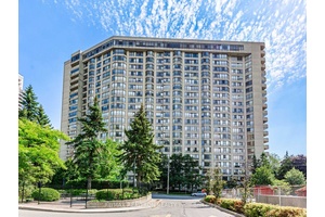 1302 square foot south facing suite in the remodeled and elegant Tridel built Skyview This stylish apartment features spacious living and dining areas, two totally updated bathrooms w hand held ...