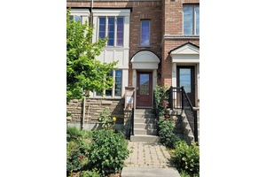 Great Location ! Spacious South Facing Freehold Townhouse Just Under 2000 Sq Ft.
