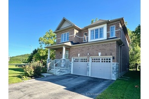Welcome to this immaculate 2 storey home in the heart of wine country, located in desirable St.