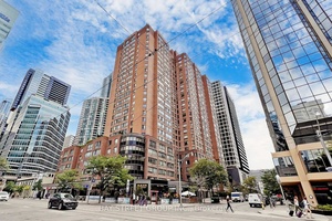 Newly Renovated Move In Ready 2 Bed 2 Bath Suite Available In Great Location With 100 Walk Transit Scores.