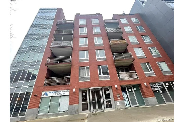 View of apartment building / complex
