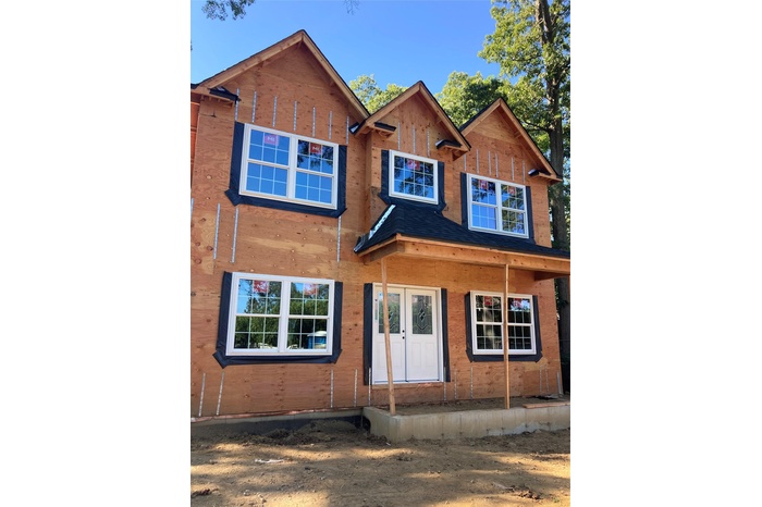 View of front of house featuring a porch
