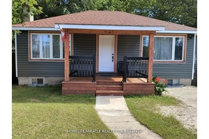 Charming Bungalow on a Prime Property Just Steps from Wasaga Beach !
