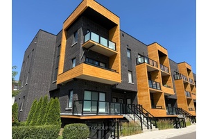 Modern Living in South Mississauga !