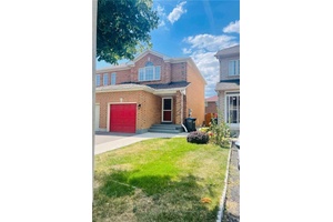 Absolutely Beautiful 3 Bedroom Home !