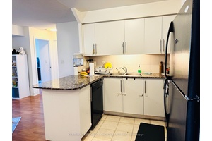 Welcome to this spacious and well maintained 2 bedroom, 2 bathroom condo located in the heart of Mississauga !