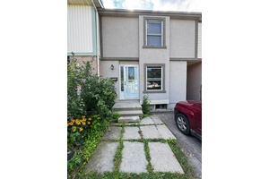 Welcome to 70 Adswood Rd in London's south end, conveniently within walking distance to heritage park and Wilton Grove Public School.
