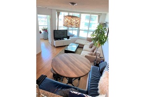 1 Bedroom Den Solarium Over 700 Sq Ft.