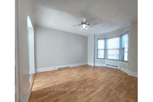 Large Upper Beach 2 Bedroom Apartment in Prime Location !