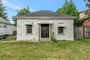 Charming Rustic Bungalow in the Heart of Hamiltons Desirable Mountain Area.