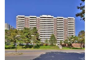 ! ! Wow, This Is an Absolute Must See Condo, P This Three 3 Bedrooms Two 2 Washrooms Sun drenched Unit In The Heart Of Brampton !