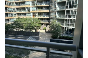 Welcome to this 1 Den condo perfectly situated just steps from the Lakeshore.