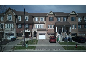 Stunning Freehold Townhouse In Prime Location !