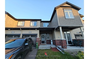 Welcome home to this Beautiful and Modern Townhouse in Half Moon Bay Barrhaven.