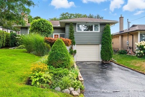 Welcome to this beautifully maintained 3 bedroom, 2 bath raised bungalow offering an ideal blend of comfort and functionality.