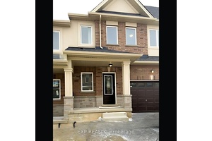 Stunning Townhouse in Desirable Hamilton Neighborhood !