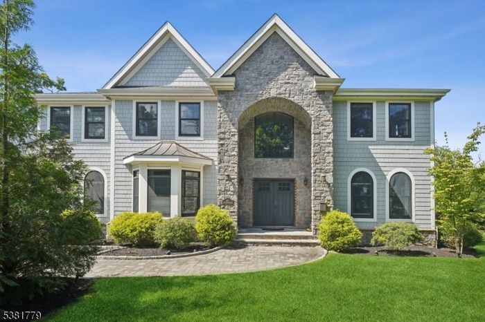 Gorgeous 5 Bedroom Home