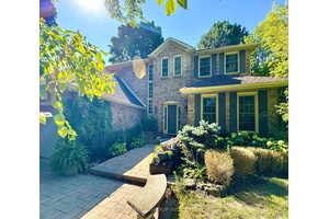 Rarely Available Gorgeous detached home features a double car garage and is located on a private crescent in the highly sought after Unionville community.