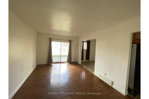 Welcome to this Bright, stunning and contemporary condo townhouse.