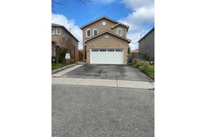 Bright And Spacious Mainfloor With Walk Out To Large Deck.