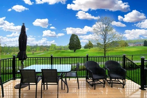 Luxury Executive Condo Living in Uxbridge !
