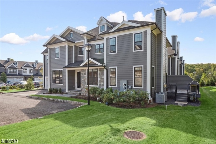 End Unit With Great Privacy