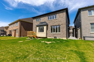 Spacious 4 Bedroom Detached Home In The Heart Of The Sought After Anchor Woods Community !