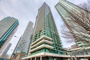 Spacious 2 Bedroom 2 Bathroom Condo in the Heart of Downtown Toronto.