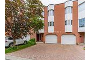 This exceptional Ravine Lot, 4 bedroom, 4 bathroom condo townhouse is highly sought after, offering a peaceful environment with proximity to excellent schools.