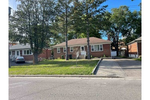 Bright amp ; Spacious detached House In High Demand Community.