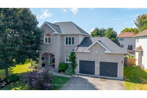 Spacious family home on oversized premium lot in Stittsville's sought after Timbermere community !