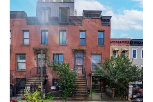Beautifully maintained Single family.