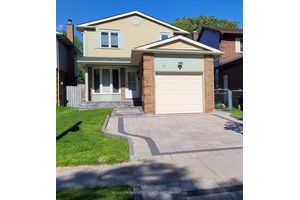Costain built single family home in mature neighbourhood.