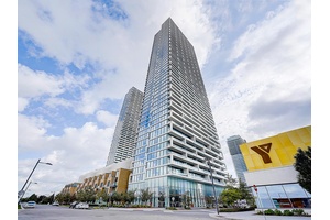 Stunning 5 years New 2 Bedroom Study, 2 Bath Suite !