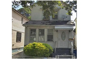 This 2 bedroom home in Queens, NY is a great starter home for a 1st time home buyer.