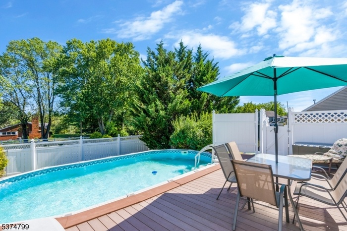 Deck/Pool