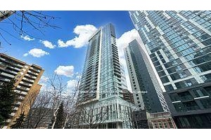 Beautiful Condo In the Downtown Core 4 Year Old Building !